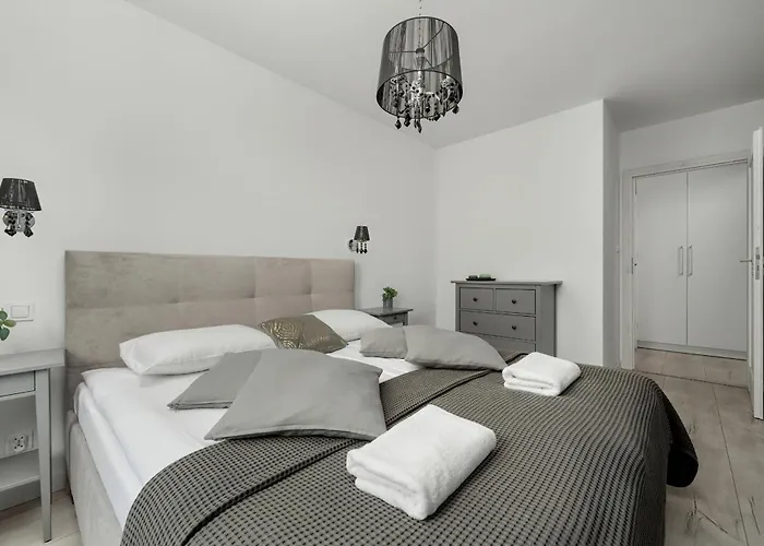 Blisko Rzeki Tuz Przy Porcie We Wroclawiu Z Parkingiem By Renters דירה *