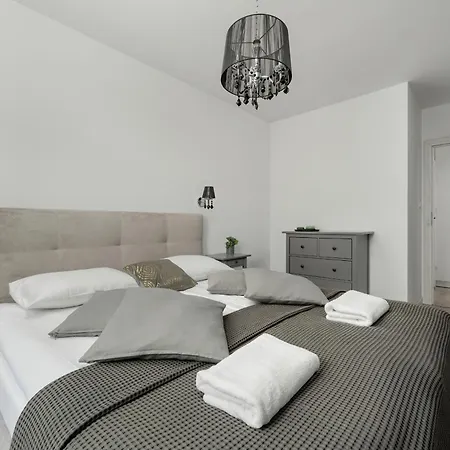 Blisko Rzeki Tuz Przy Porcie We Wroclawiu Z Parkingiem By Renters Apartmán *